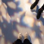 木漏れ日風照明のなか